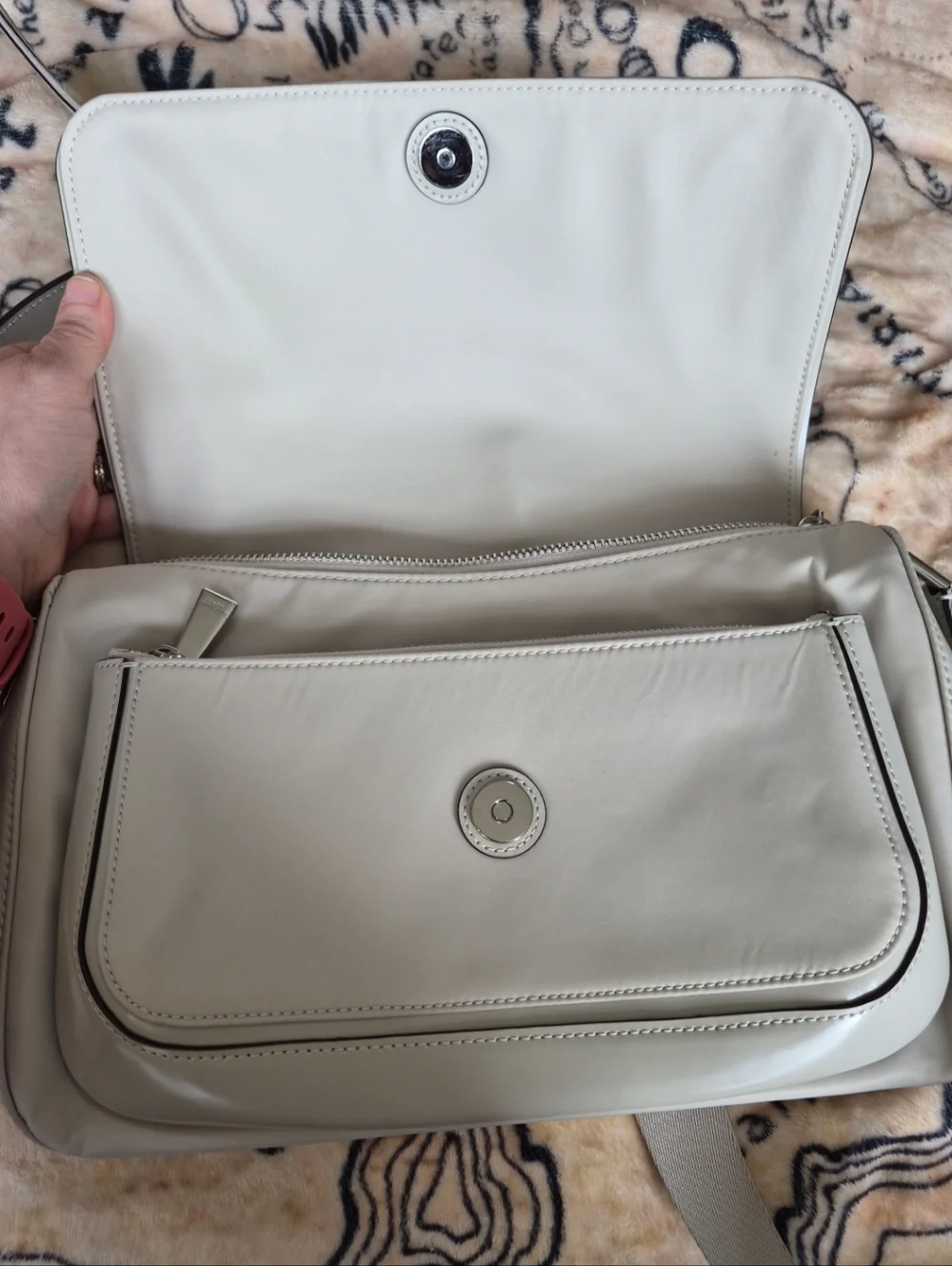 Kate Spade New York Cream/Ivory Messenger Bag